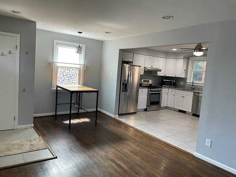 1009 Scott Ave — Photo 6