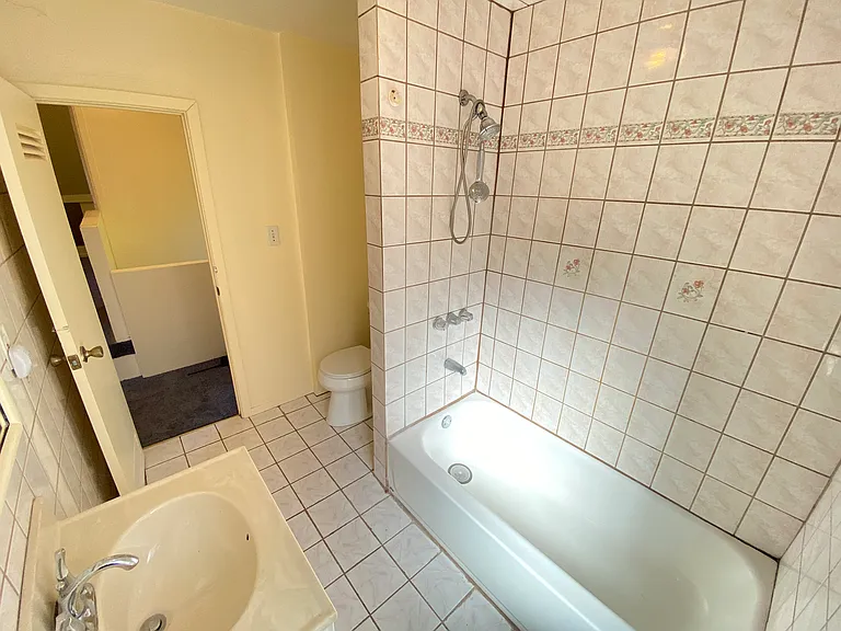 1628 1/2 Morton Ave — Photo 30