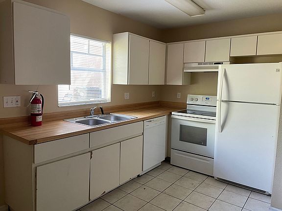 5th image of 13606 N 21st St Unit 103