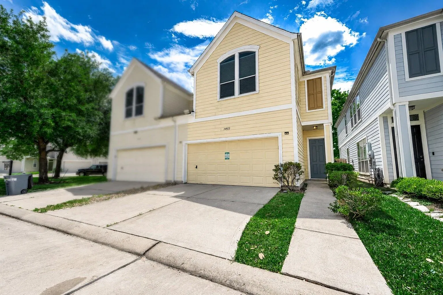 3 bed, 2.5 bath, 2091 sqft, $2,150 — Photo 1