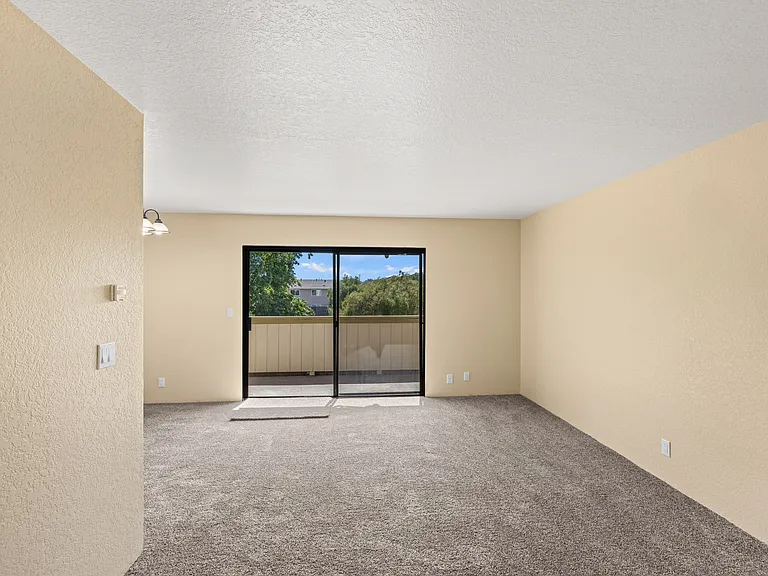 The Peppertree Apartments — Photo 4