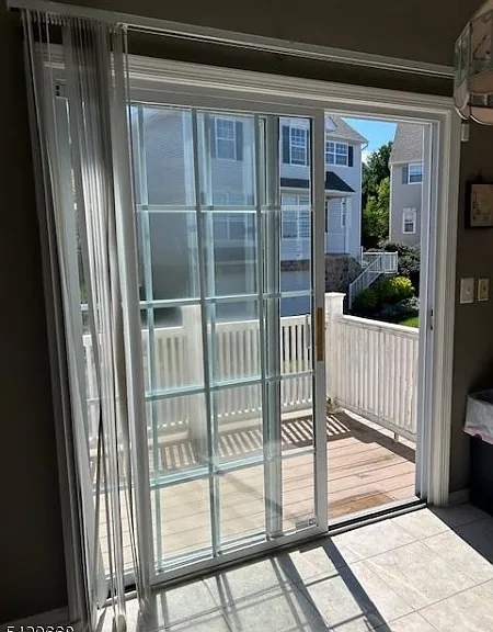 240 Winding Hill Dr — Photo 4