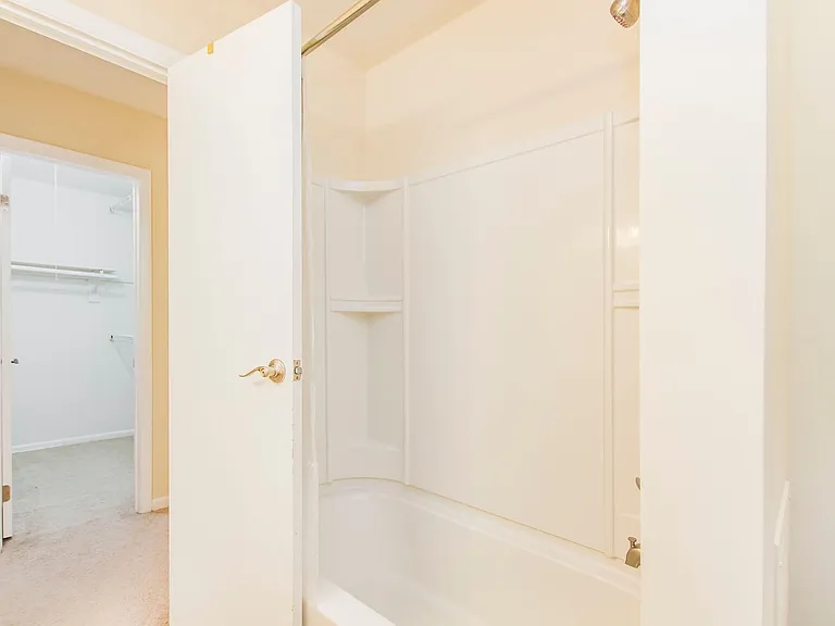 640 Counselor Sq — Photo 24