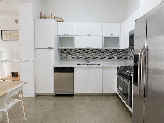 4th image of 234 NE 3rd St APT 206