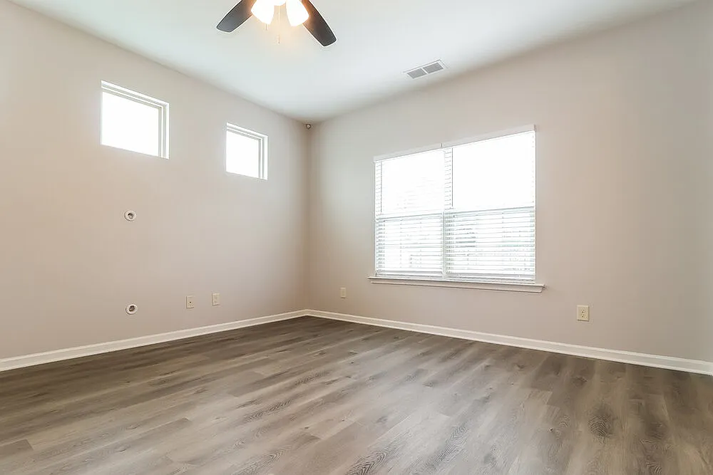 3 bed, 2.5 bath, 1936 sqft, $2,085 — Photo 4