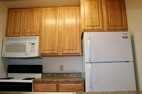 1708A-1708B-1708 Meridian St #1708 — Photo 6