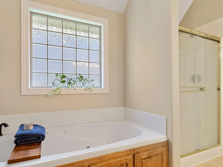 4332 E Ambrose Dr — Photo 28