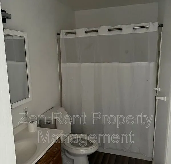 940 N Sonora St — Photo 5