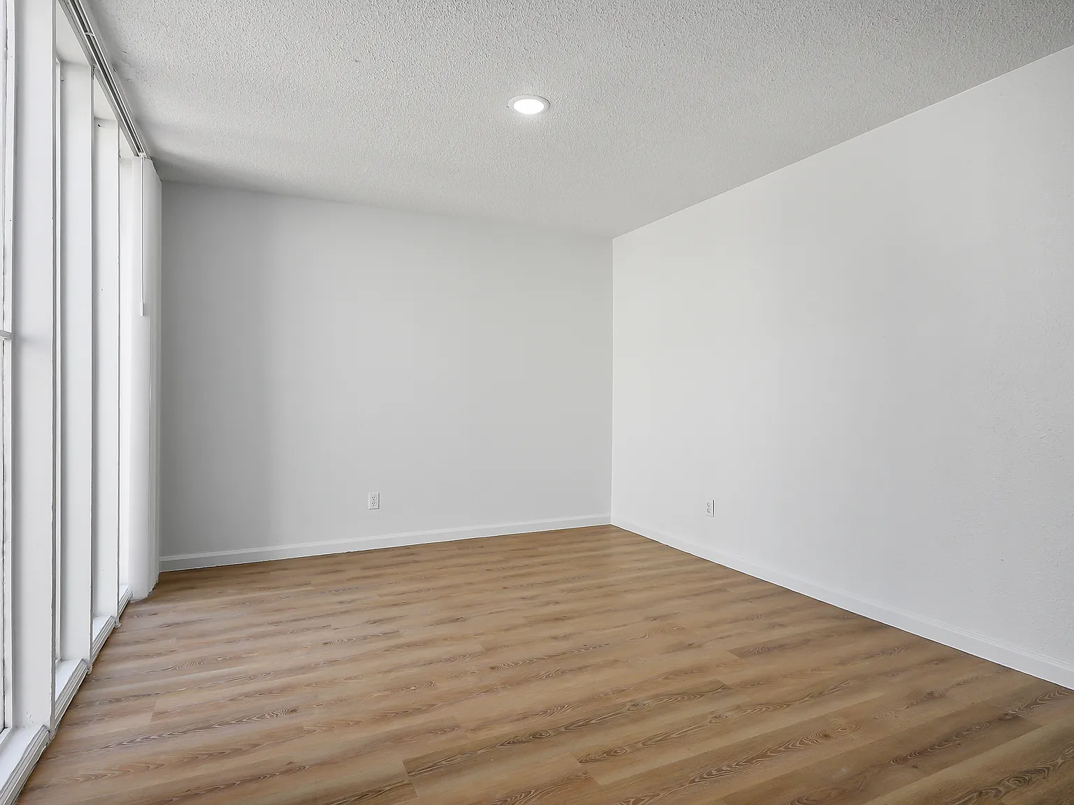 Desert Aire Apartments — Photo 2