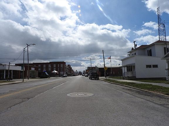 5th image of 221 N Main St