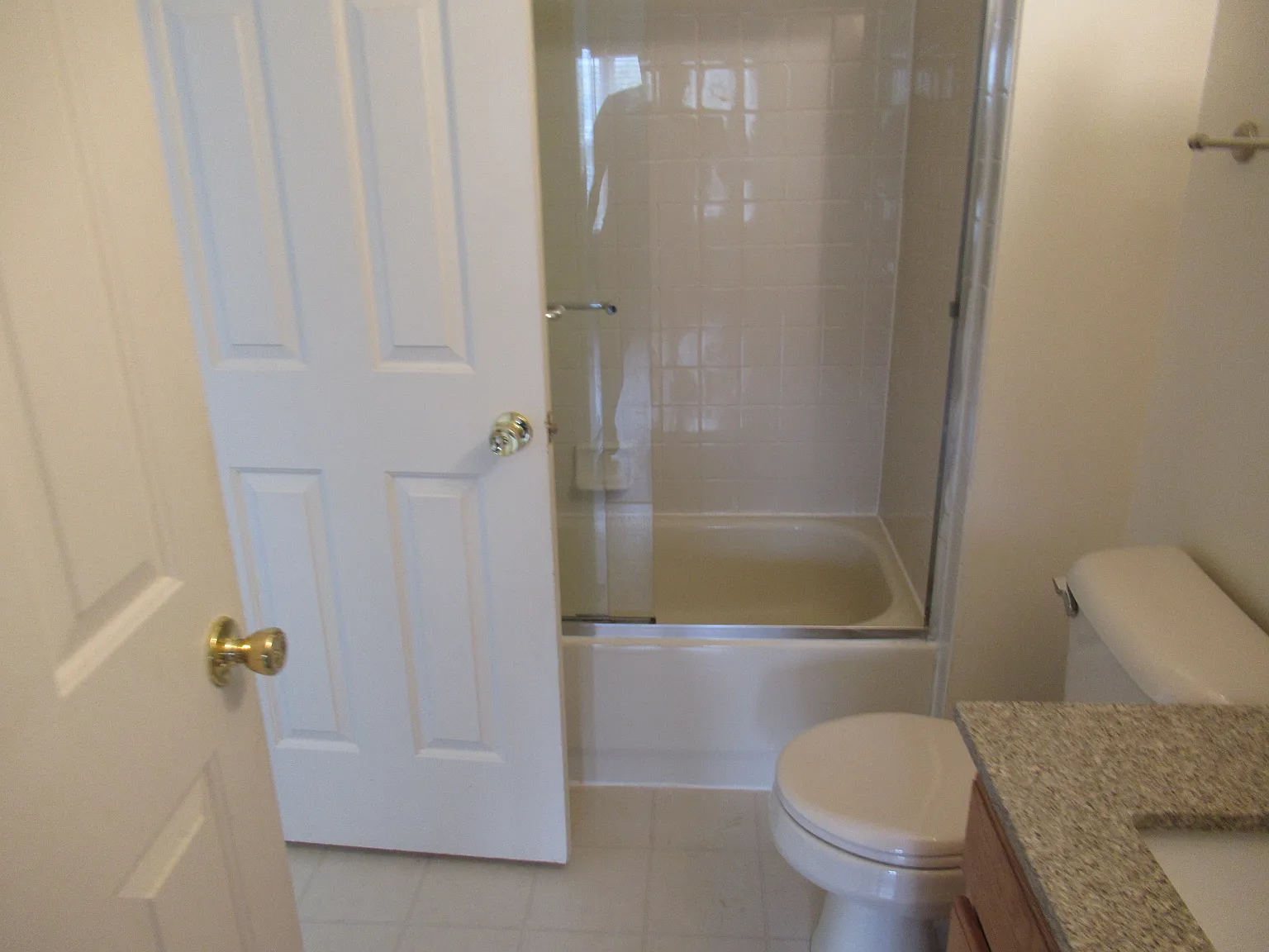 2 bed, 1.5 bath, 1260 sqft, $2,200 — Photo 4