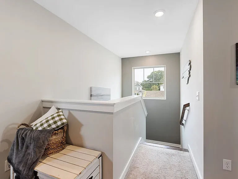 3334 Vinemont Dr — Photo 25