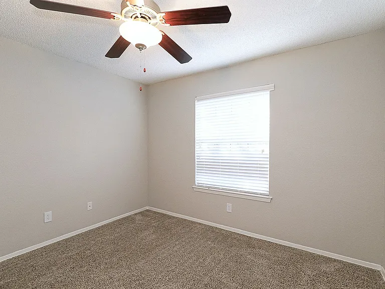 City Crest Apartments — Photo 133