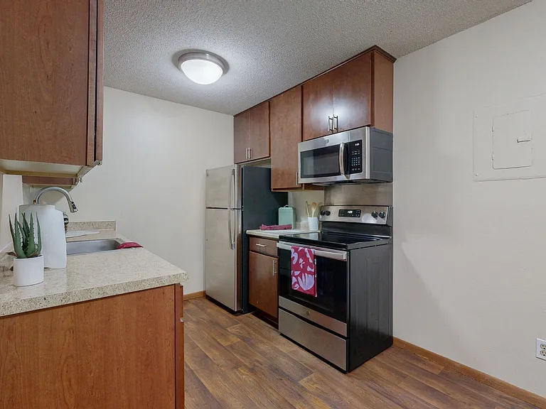 River 10 Apartments — Photo 17