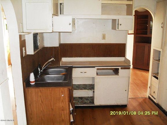 5th image of 432 W Chicago St