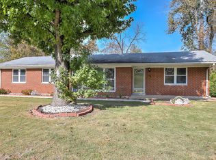 16 Montclair Dr, Fairview Heights, IL 62208