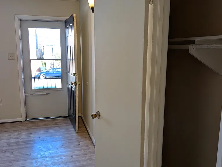1421 W Clay St #1 — Photo 6