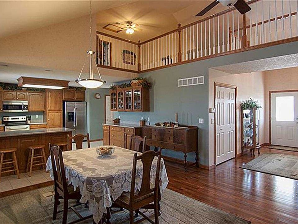 910 W Scott St, Eldridge, IA 52748 Zillow