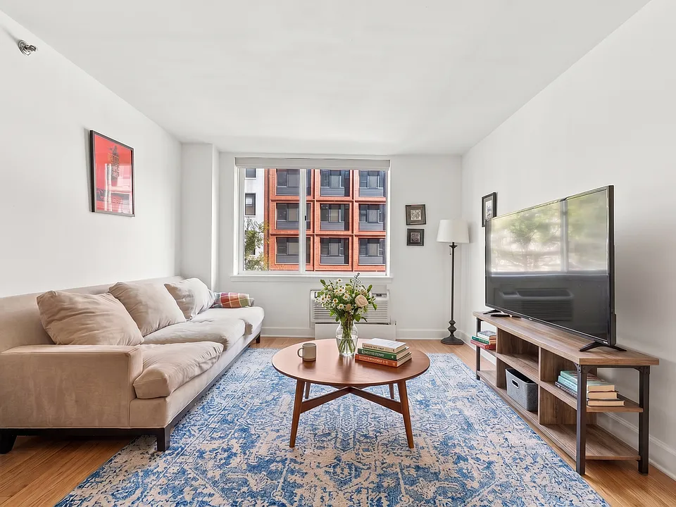 505 W 47th St #2EN