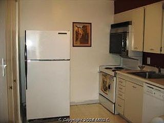 4th image of 1 E Chase St Unit 707