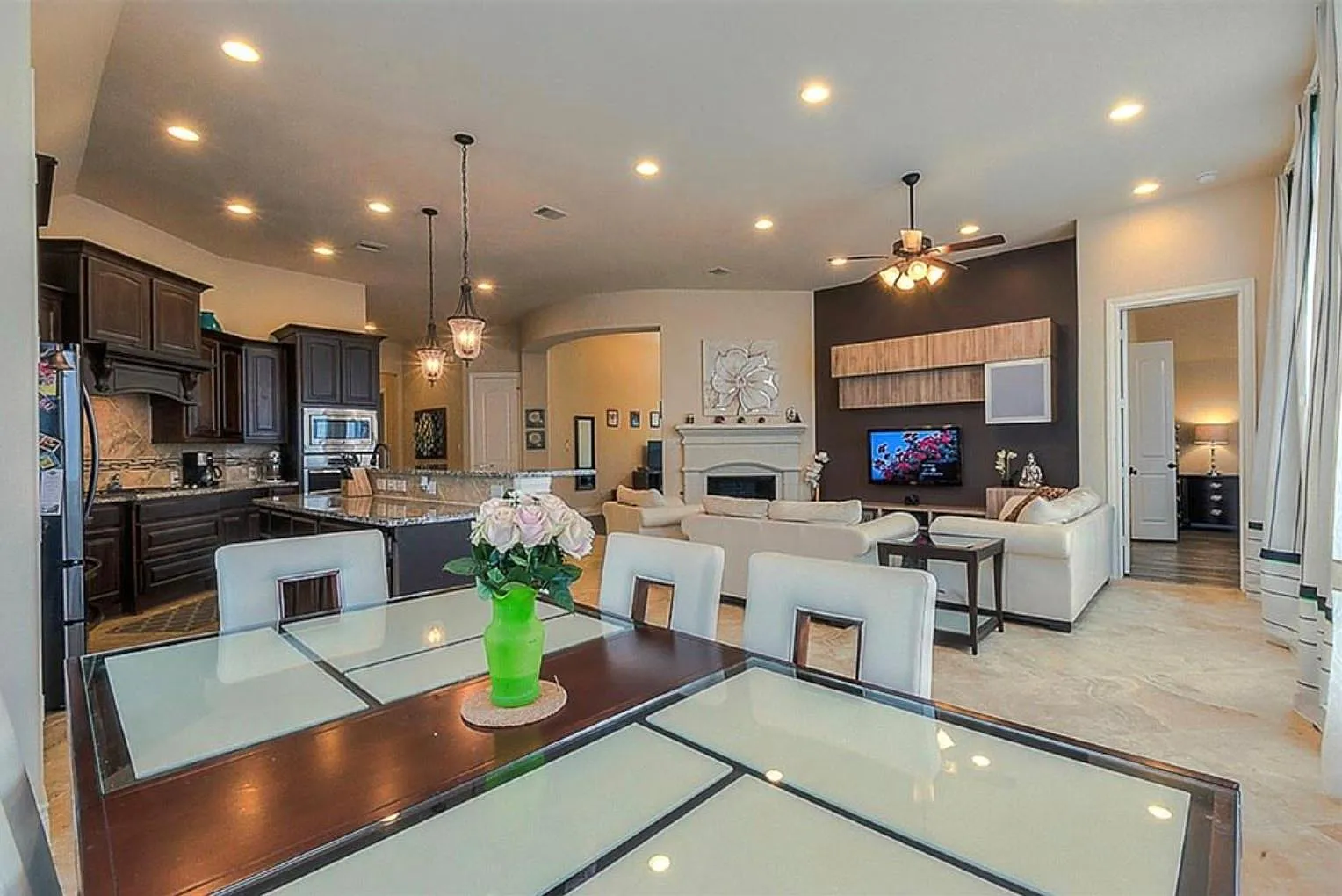 4 bed, 3.0 bath, 2446 sqft, $2,800 — Photo 3