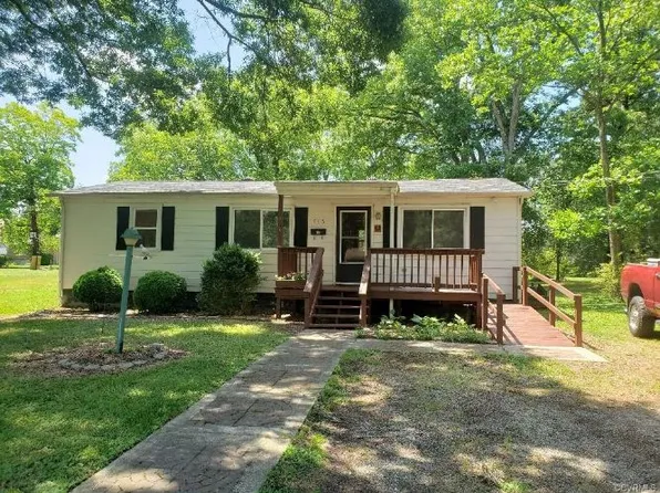 716 Oak St, Blackstone, VA 23824