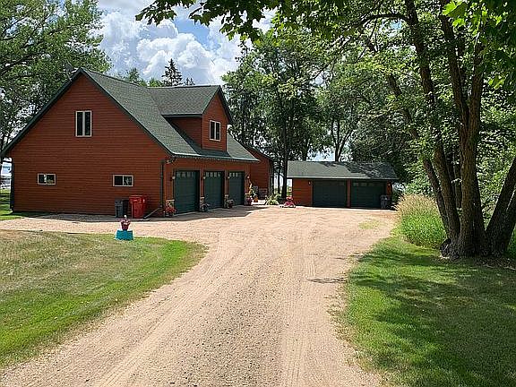 3rd image of 550 E Sandy Beach Dr NE