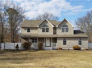 5 Calloway Ln, Yaphank, NY 11980