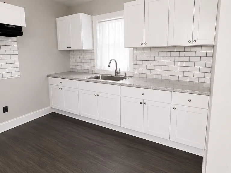 861 Pendleton St — Photo 3