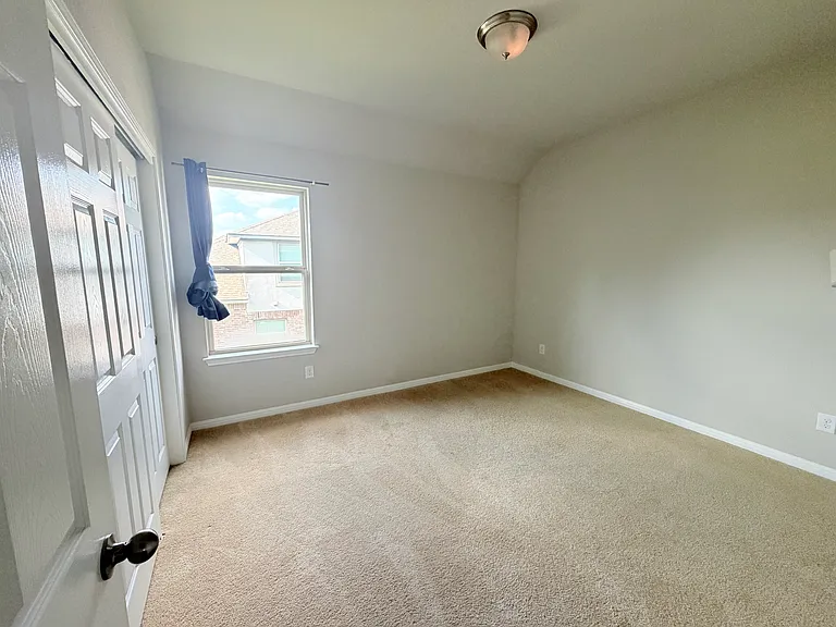 1009 Valley View Dr — Photo 22