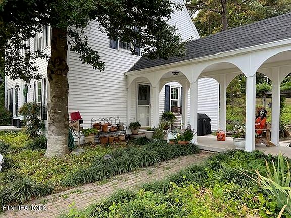 2nd image of 2747 Mountain View Rd