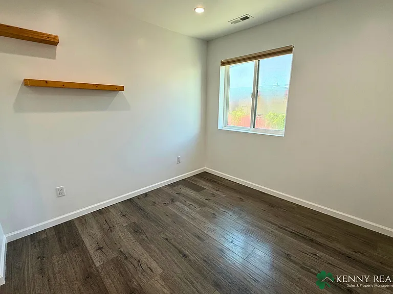 119 Franklin Ave — Photo 9
