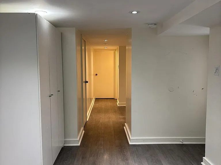 16 Montrose Ave #BASEMENT — Photo 7