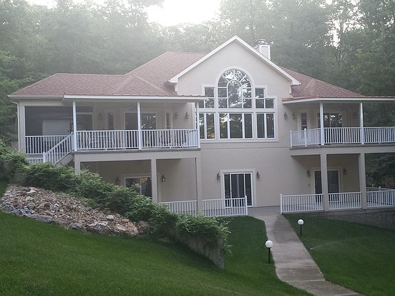 3rd image of 551 Grand View Dr