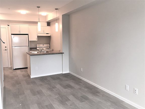 3rd image of 830 Hockley Ave #Studio
