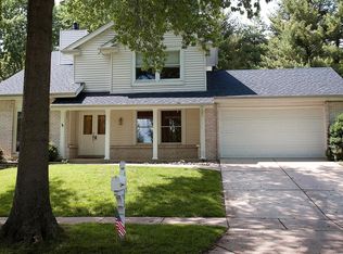 14243 Finger Lake Dr, Chesterfield, MO 63017
