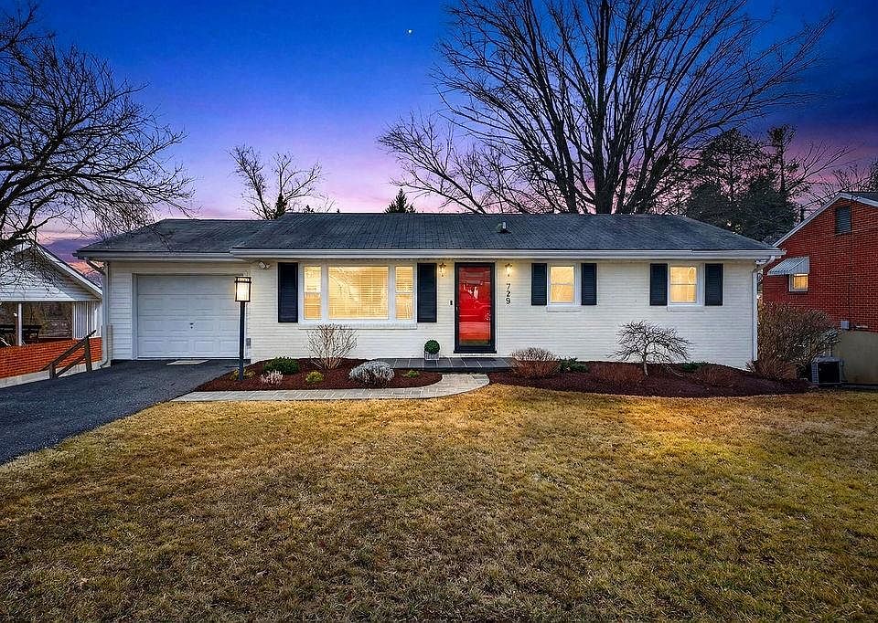 1st image of 725 Aintree Pl