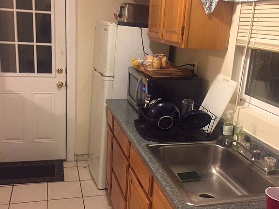 3rd image of 806 S 10th St APT 1R