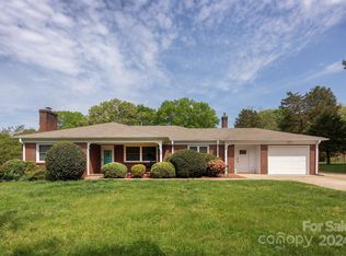 108 W J St, Newton, NC 28658