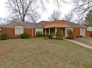 651 Rue De Fleur Dr, Saint Louis, MO 63141