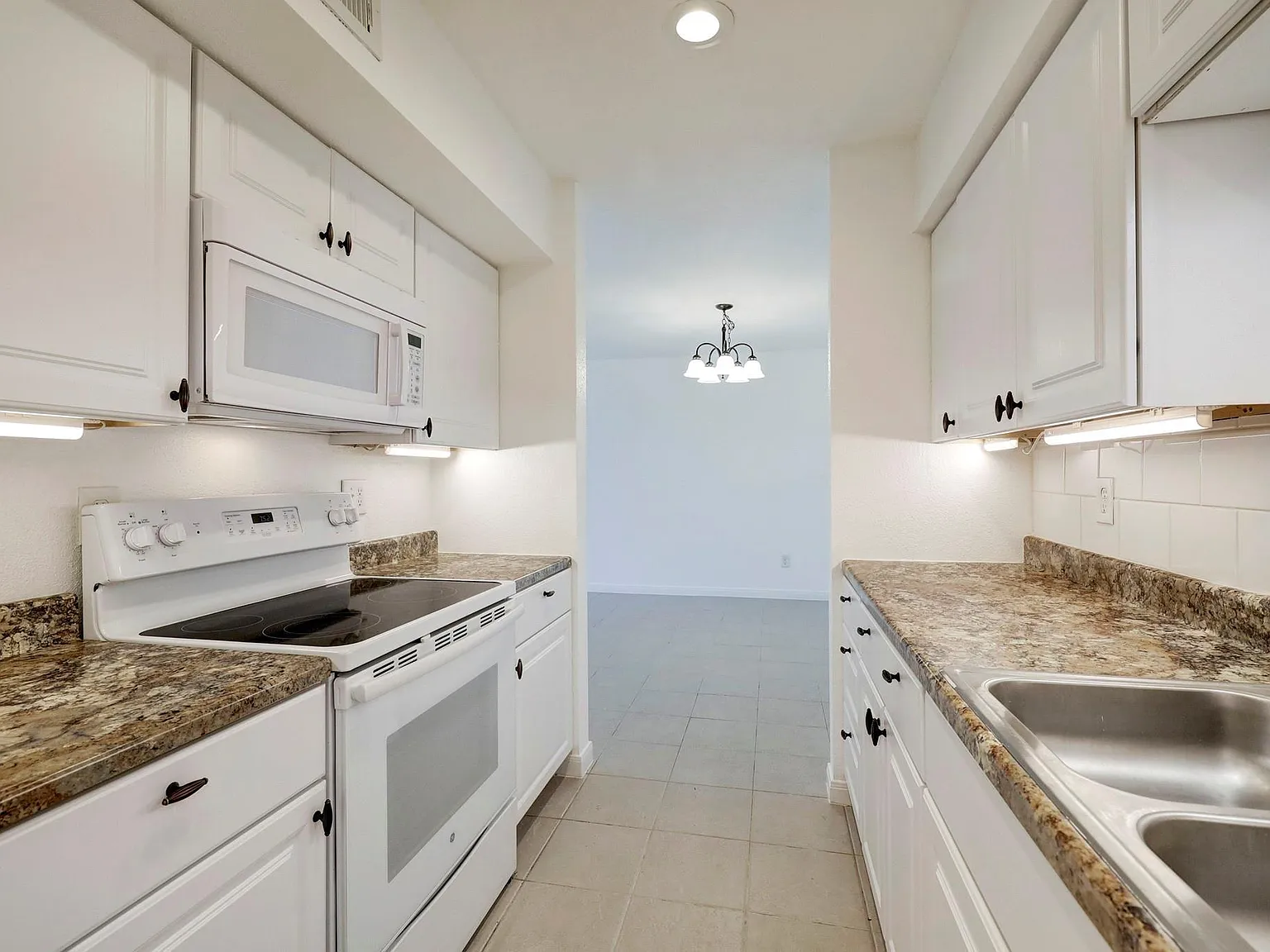 2 bed, 1.5 bath, 1103 sqft, $1,350 — Photo 4