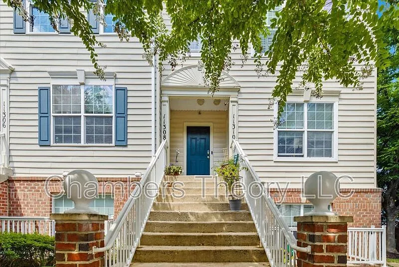 3 bed, 2.5 bath, 1821 sqft, $3,000 — Photo 2