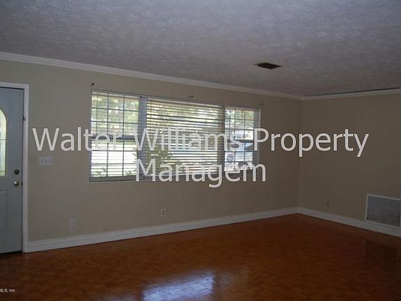 4th image of 8409 Glade Ln