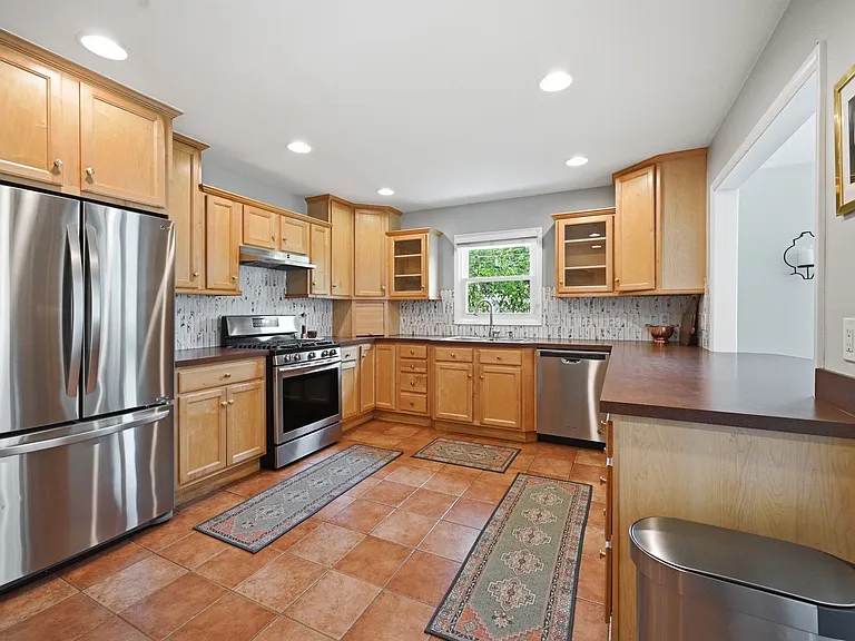 6426 Carriage Dr — Photo 30