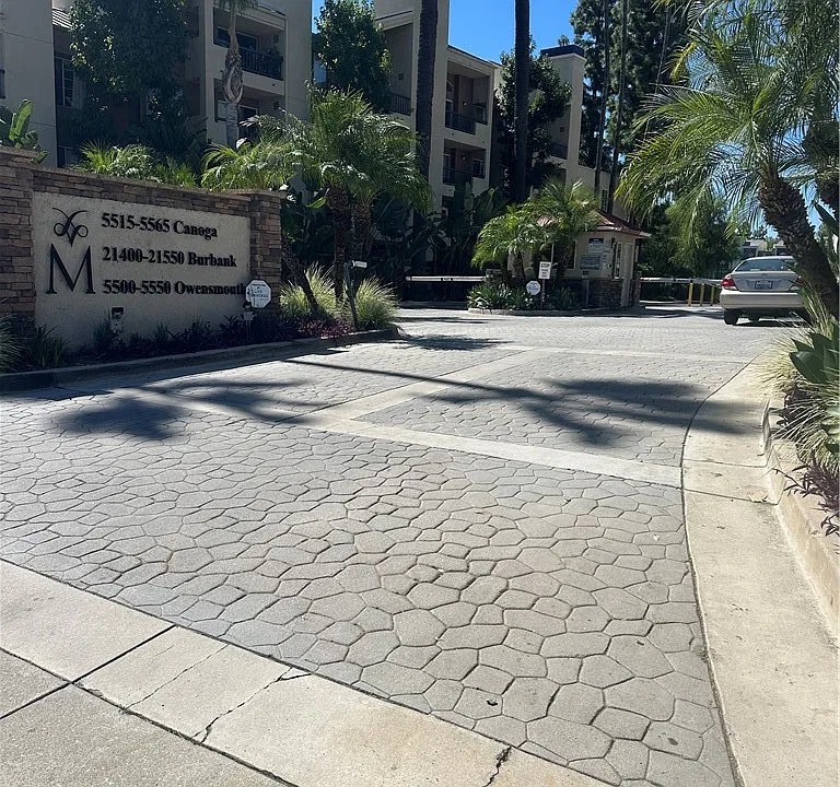 5525 Canoga Ave #212