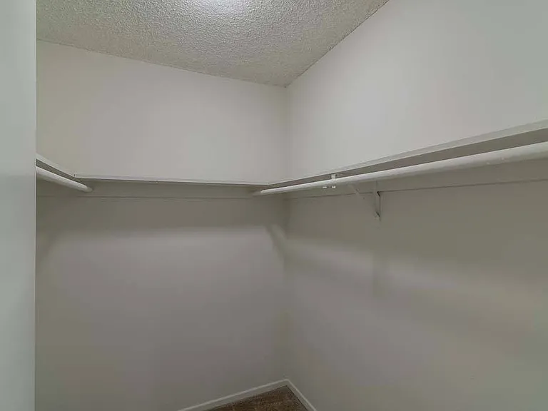 Park Avenue Apartments — Photo 14