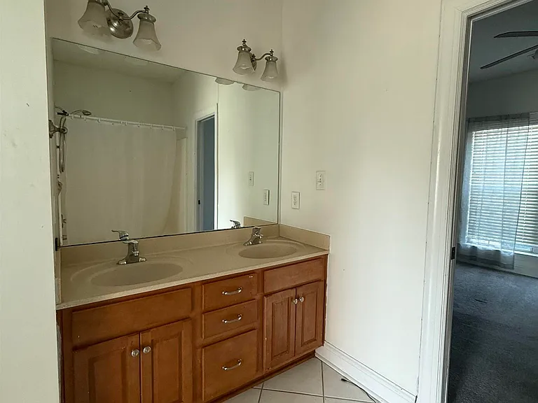 136 Roseine Dr — Photo 17