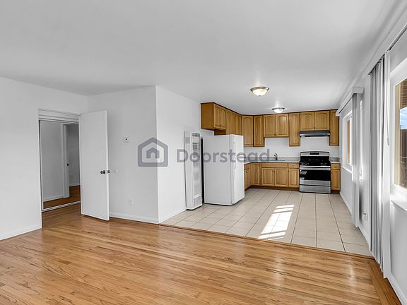 5th image of 450 Roosevelt Ave APT 9