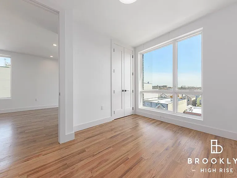 1010 Rogers Ave #4E — Photo 7