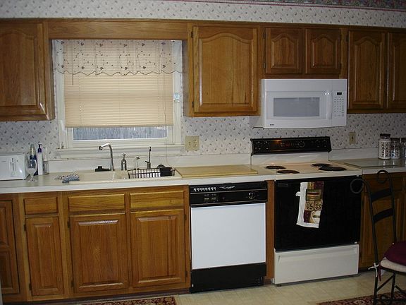 5th image of 3752 Stumpy Lake Ln